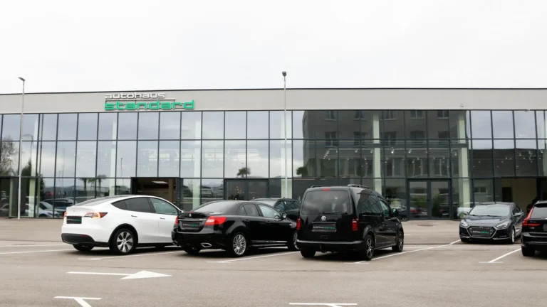 Autohaus Standard in Stockerau von außen