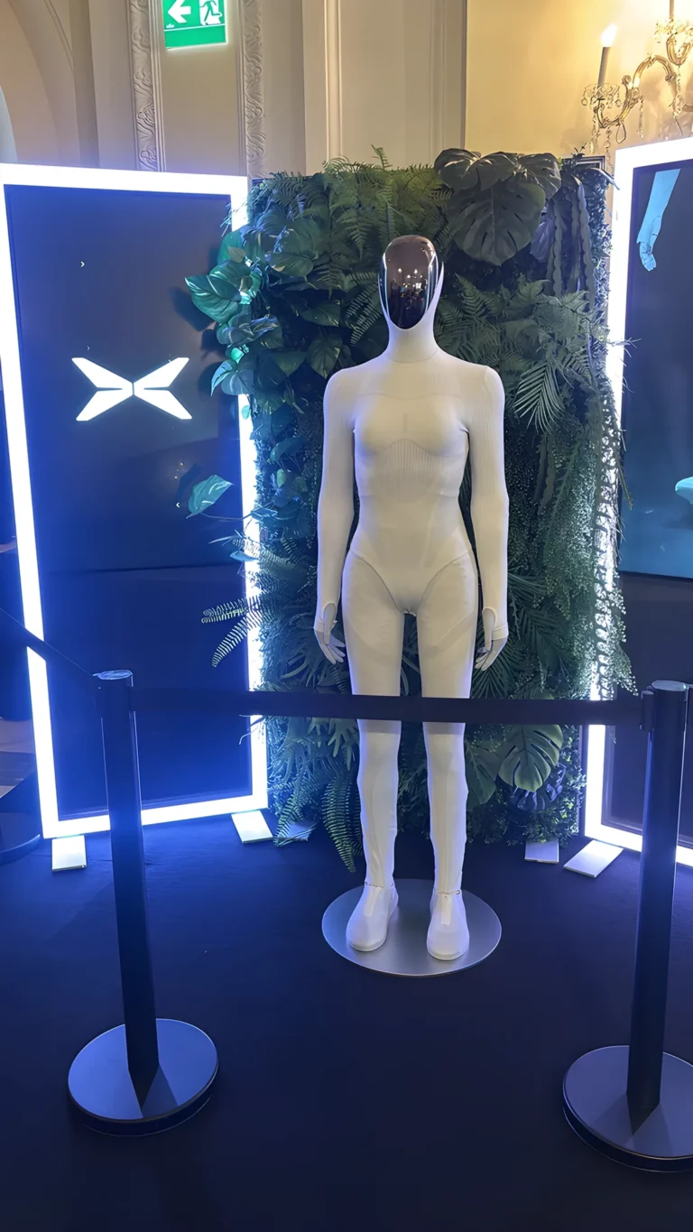 Humanoider Roboter IRON am XPENG-Stand