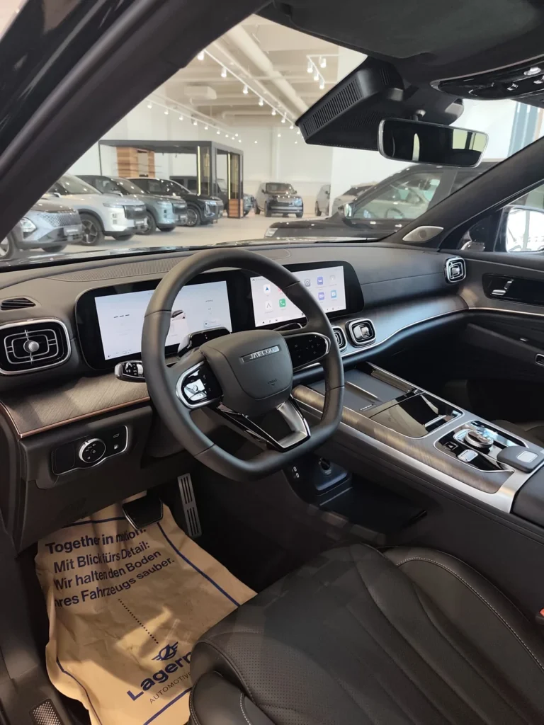 JAECOO 8 bei der Premiere im Autohaus Standard in Stockerau