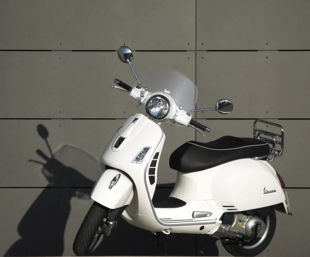 Vespa GTS 300 in Weiß